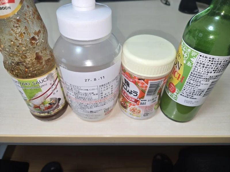 Cuatro productos de la compra colocados en una sola foto